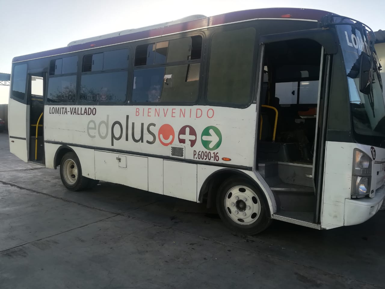 Isuzu Elf 600 bus 2011